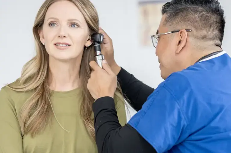 media-doctor-ear-woman-sm